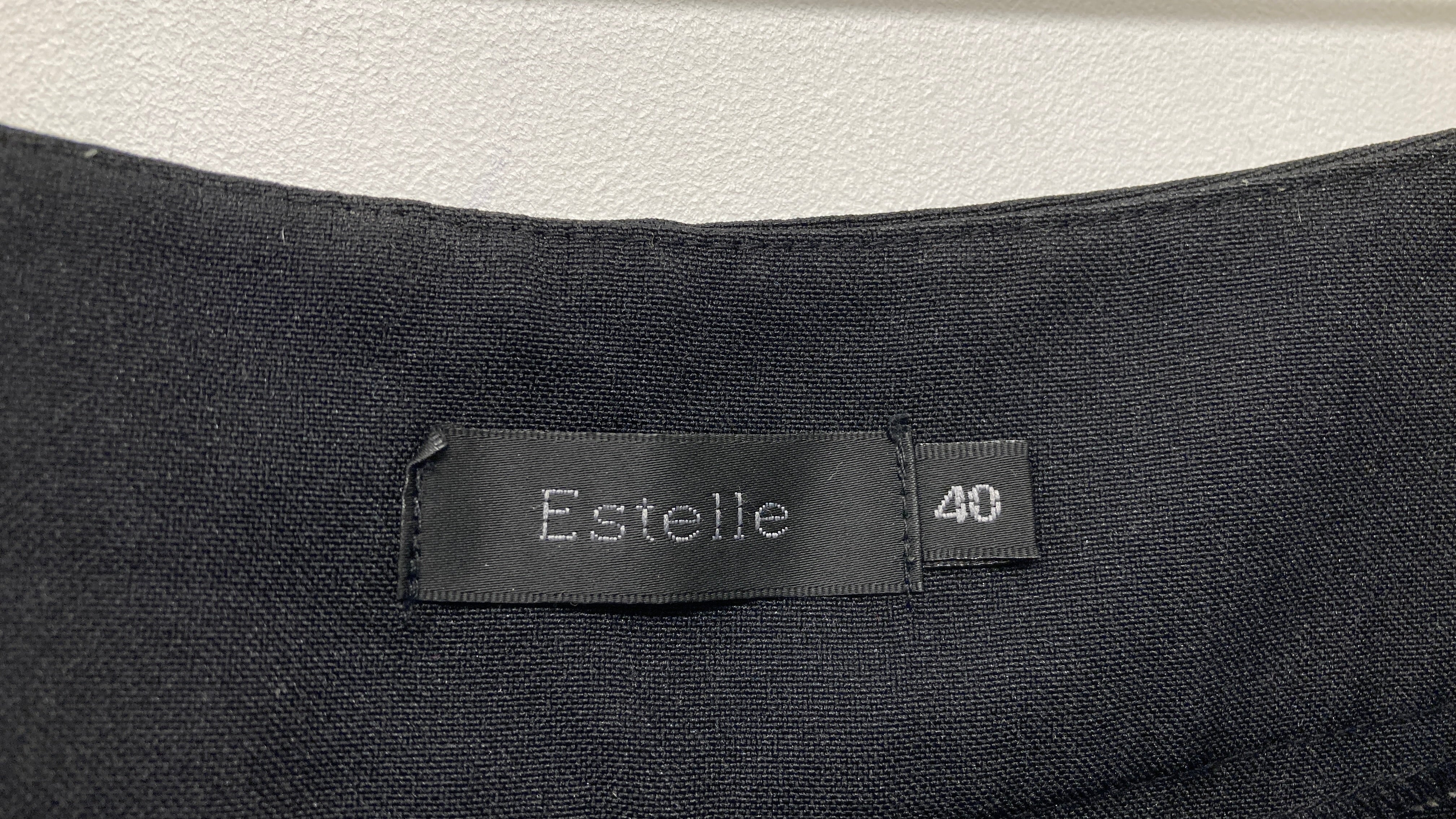 Estelle Bukser